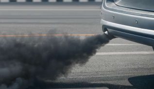 fumée noire voiture