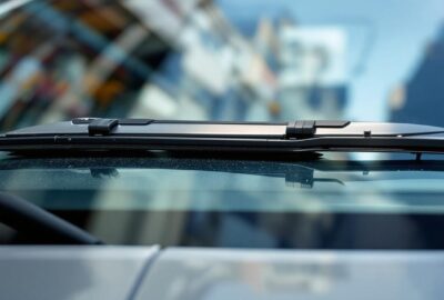 découvrez pourquoi il est essentiel de remplacer régulièrement les balais essuie-glace de votre citroën ë-c3 pour garantir une visibilité optimale et une conduite en toute sécurité, quelles que soient les conditions météo.